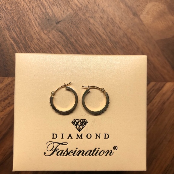 ❌SOLD❌ 10k Gold Hoop Diamond earrings - Picture 4 of 6
